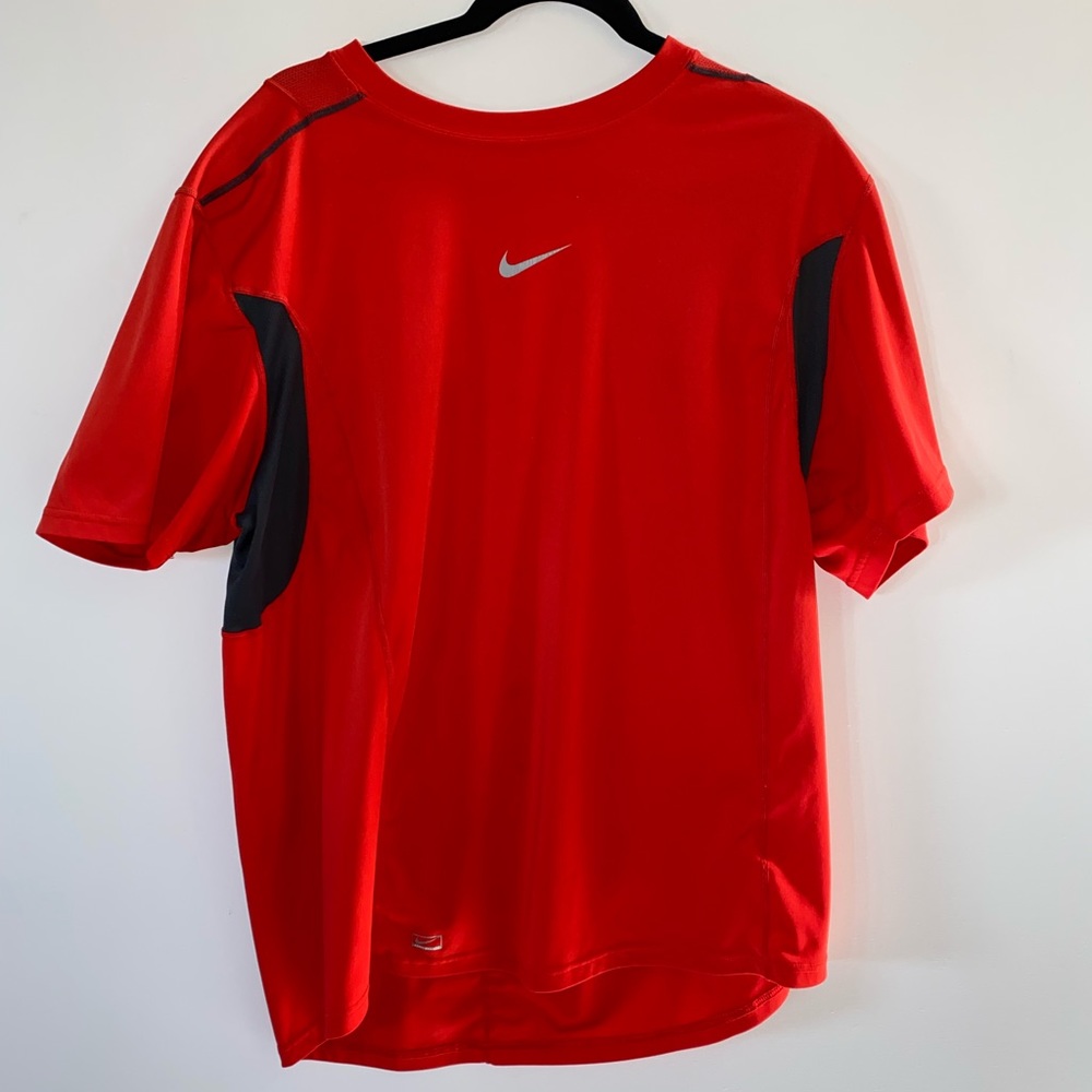 Nike men’s performance short sleeve top